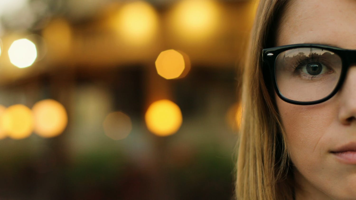 shutterstock 1741725668 Laf GIYkznZC2 Muotokuva, jossa on voimakas taustasumennus